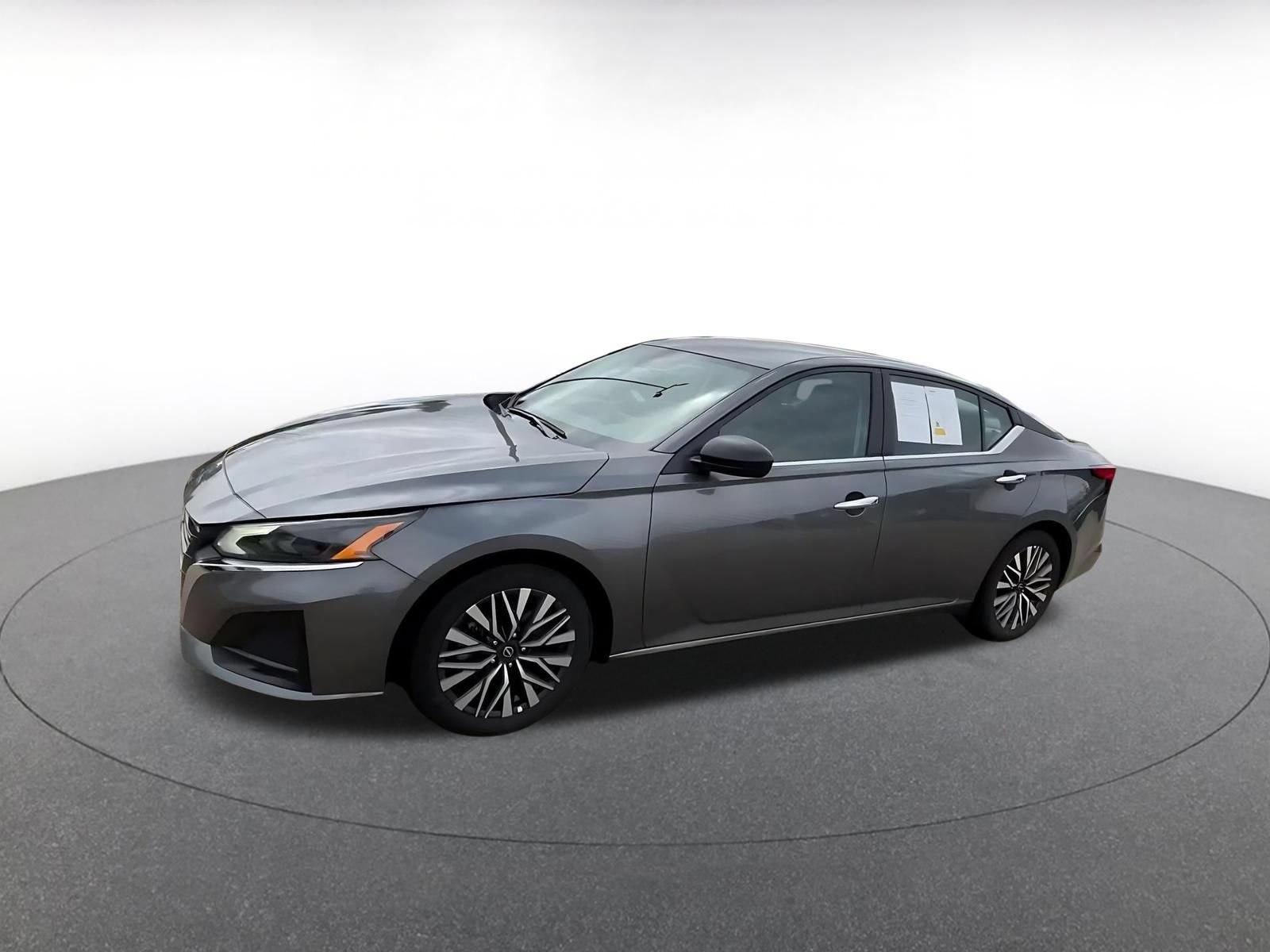 Used 2025 Nissan Altima 2.5 SV FWD image 6