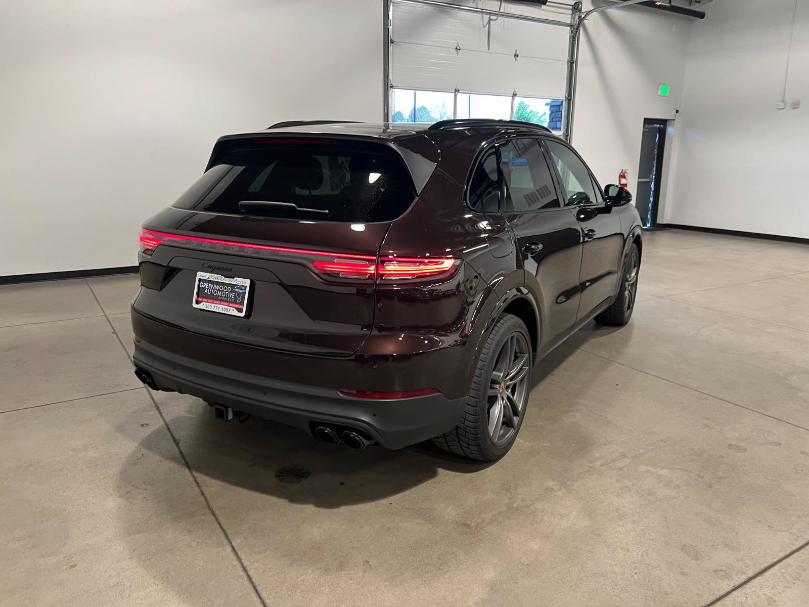 Used 2023 Porsche Cayenne Platinum Edition AWD/4WD image 3