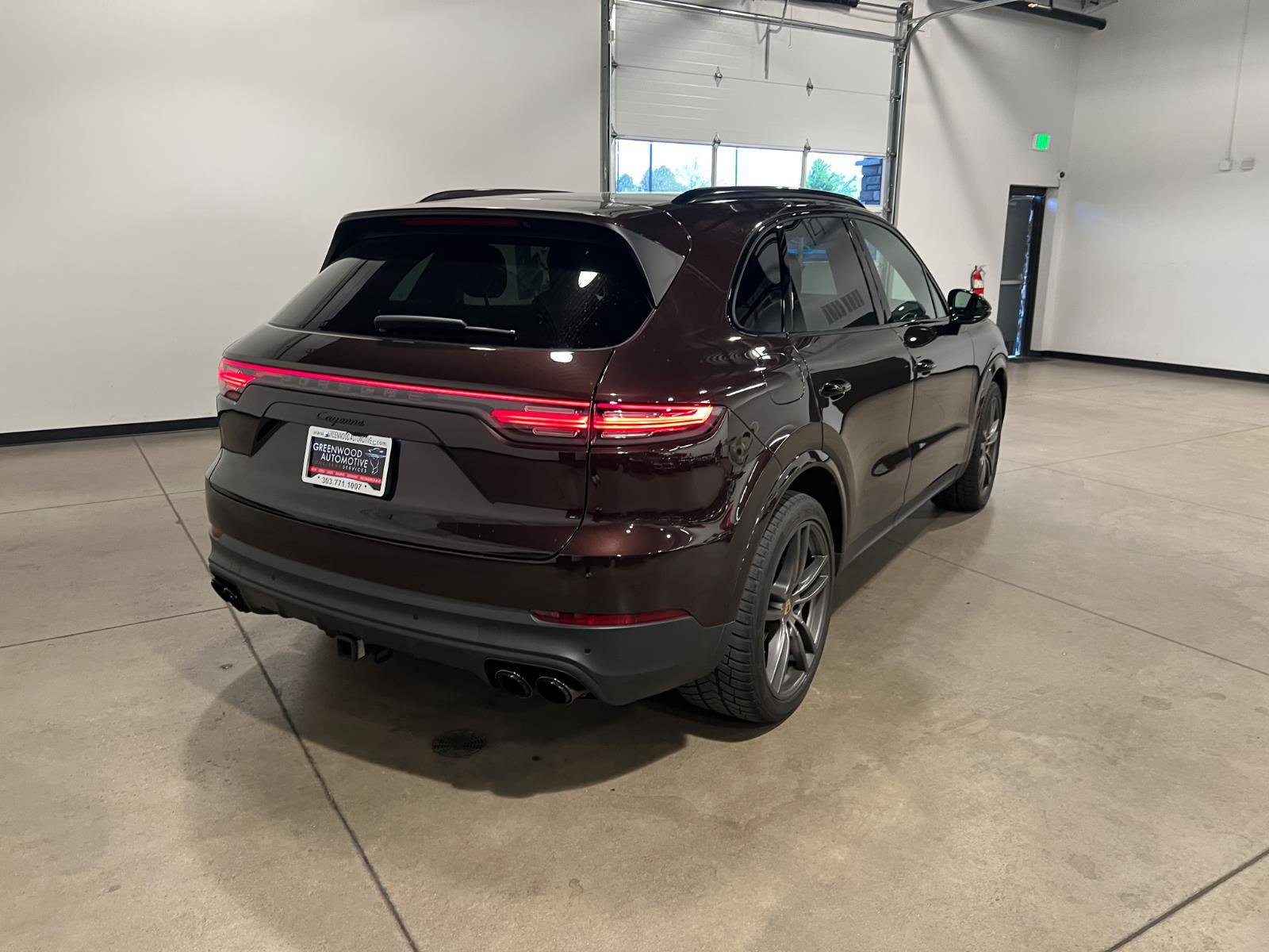 Used 2023 Porsche Cayenne Platinum Edition AWD/4WD image 3
