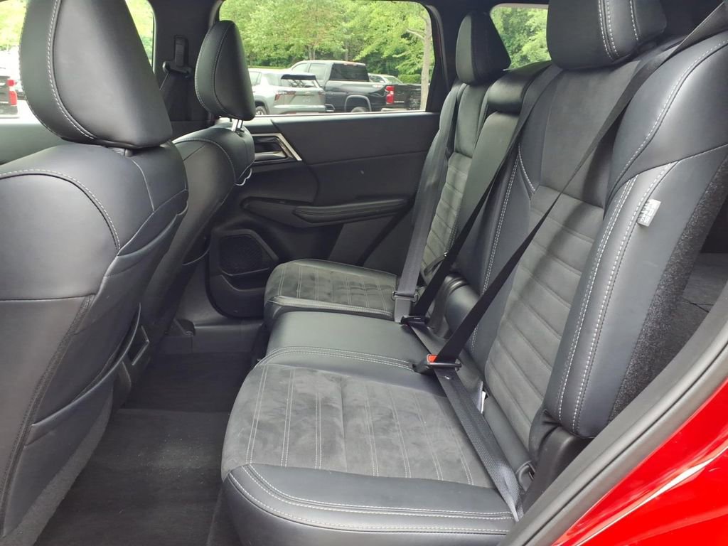 Used 2024 Mitsubishi Outlander SE Black Edition FWD image 21