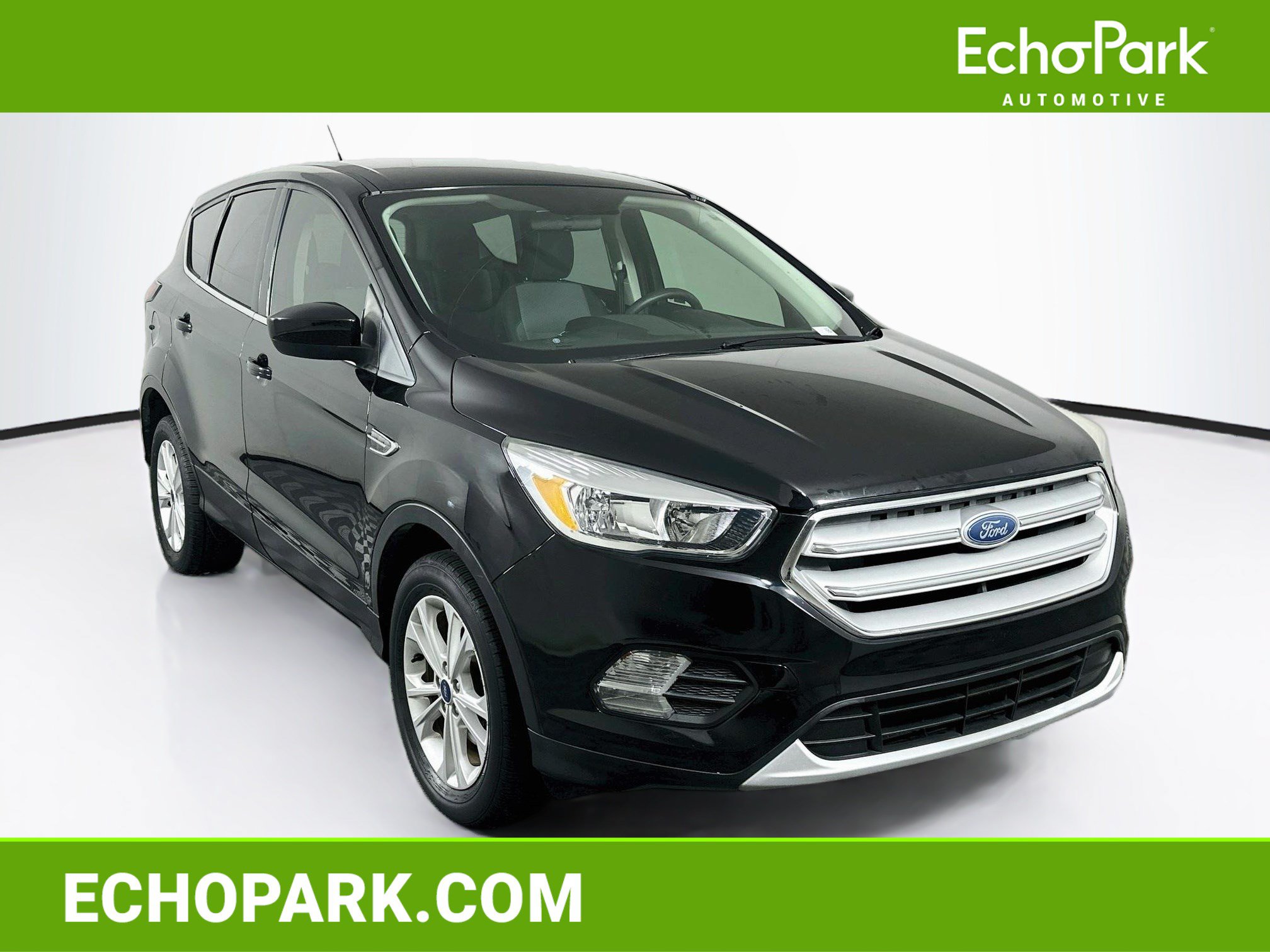 Used 2019 Ford Escape SE FWD image 1