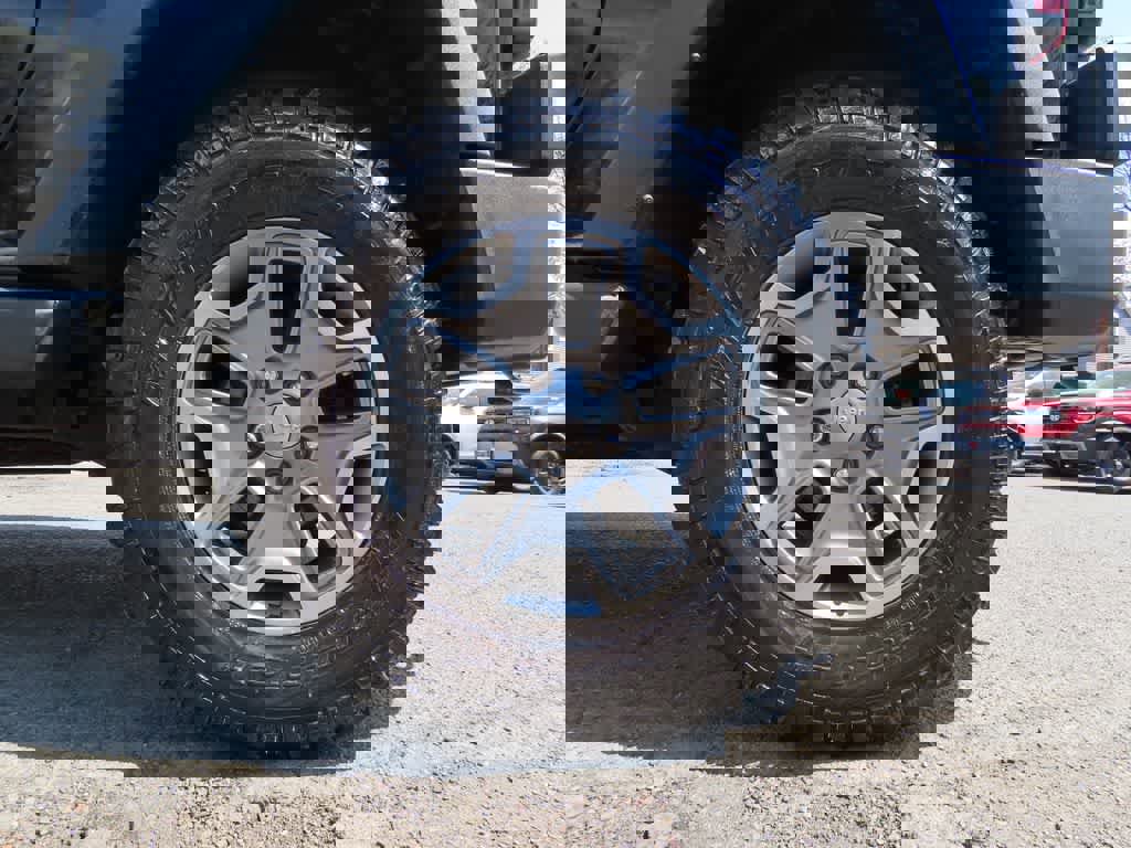 Used 2015 Jeep Wrangler Rubicon w/ Power Convenience Group image 11