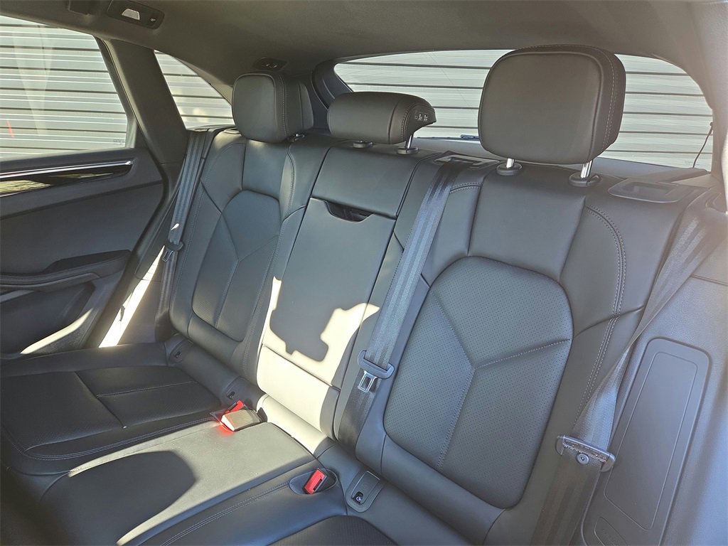 New 2026 Porsche Macan image 16