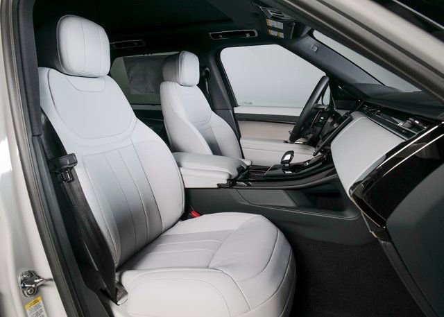 New 2025 Land Rover Range Rover Sport SE image 3