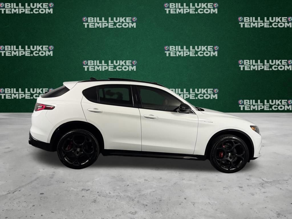 Used 2024 Alfa Romeo Stelvio Veloce image 4