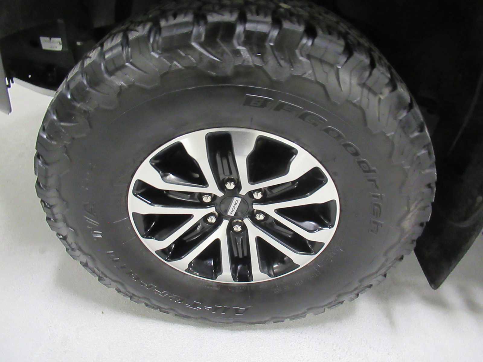 Used 2019 Ford F150 Raptor w/ Equipment Group 802A Luxury image 10