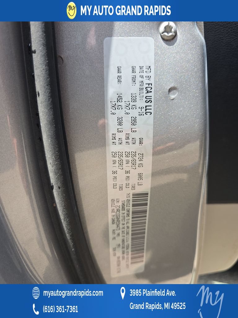 Used 2017 Chrysler Pacifica Touring FWD image 35