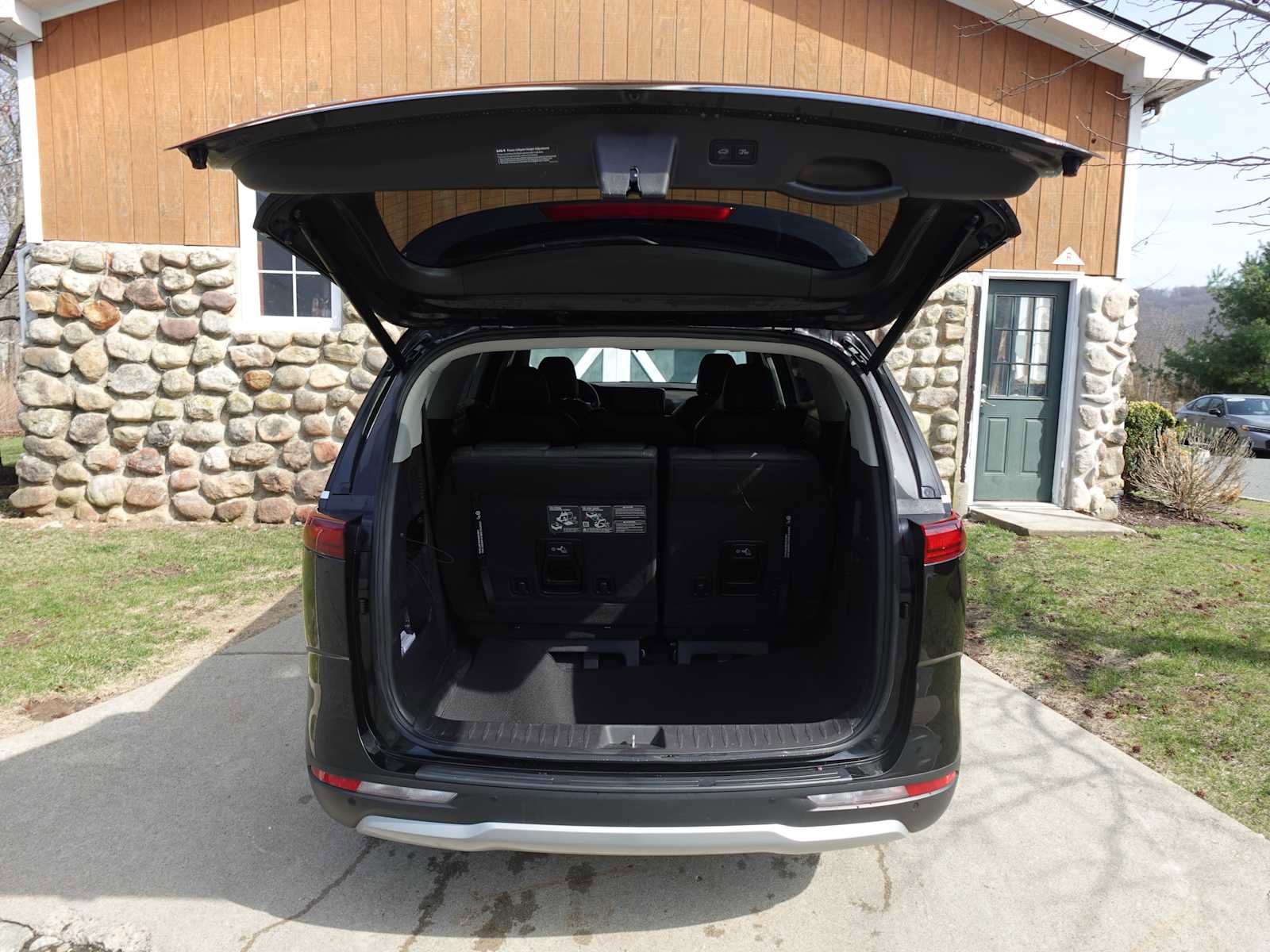 Used 2024 Kia Carnival EX image 30