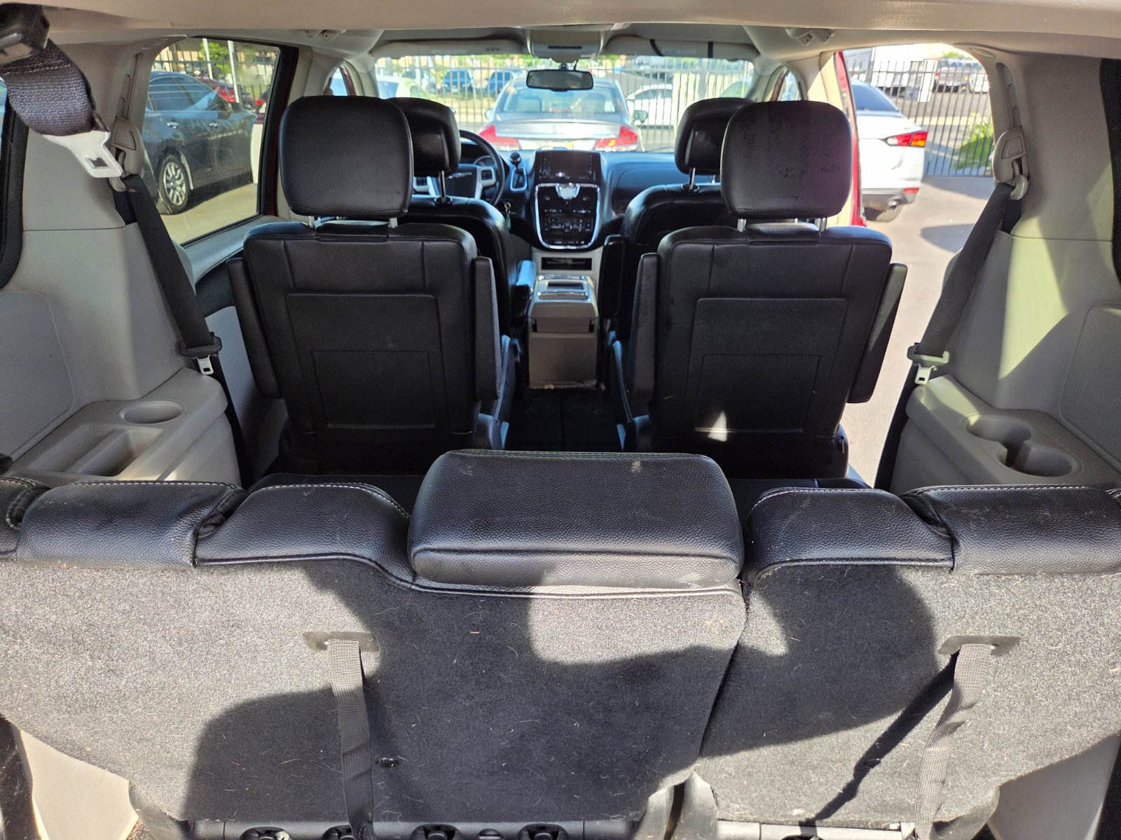 Used 2014 Chrysler Town & Country Touring image 9