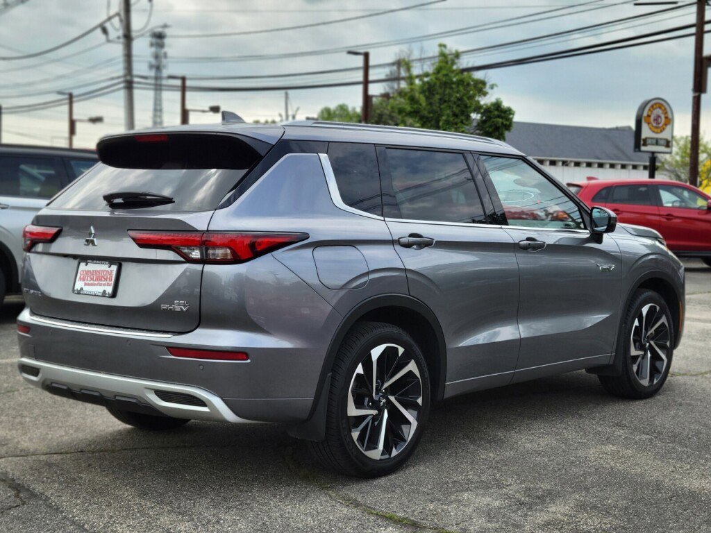 Used 2023 Mitsubishi Outlander SEL image 5