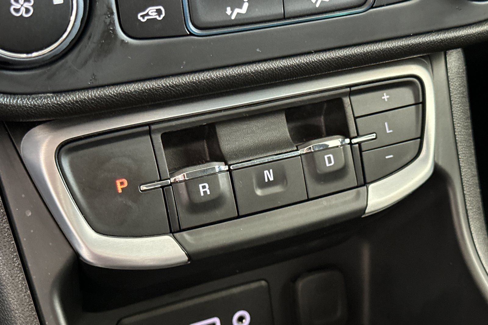 Used 2024 GMC Terrain SLE w/ Elevation Edition image 21