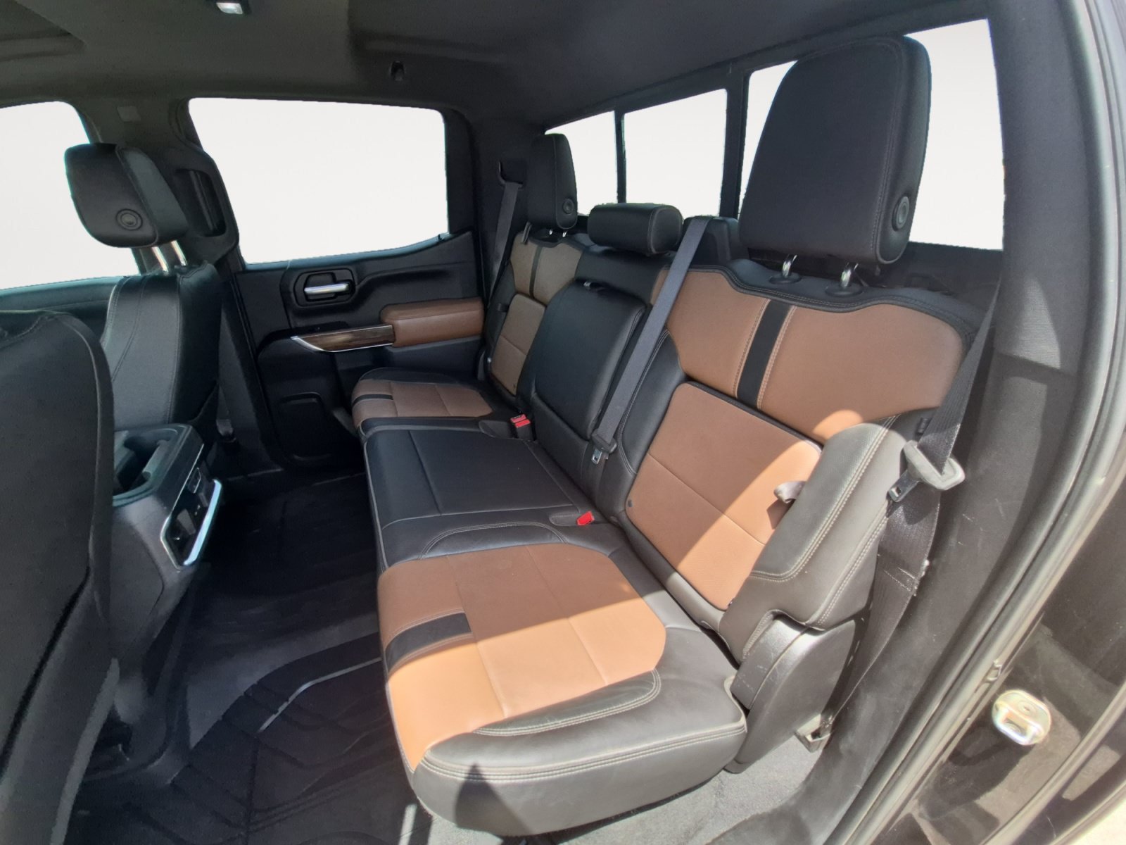 Used 2019 Chevrolet Silverado 1500 High Country w/ Technology Package AWD/4WD image 24