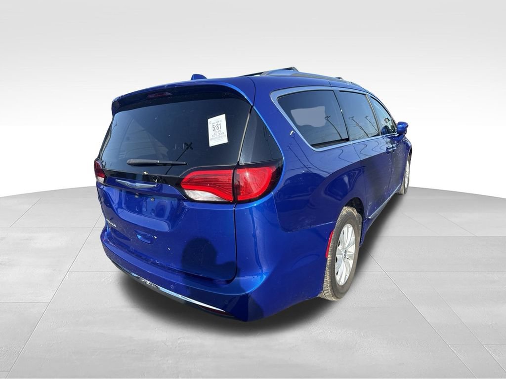 Used 2019 Chrysler Pacifica Touring-L FWD image 3