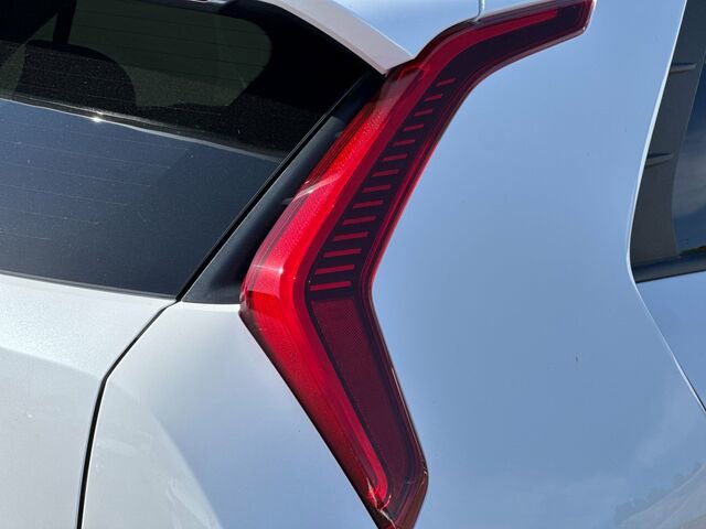 Used 2024 Kia Niro EX FWD image 34
