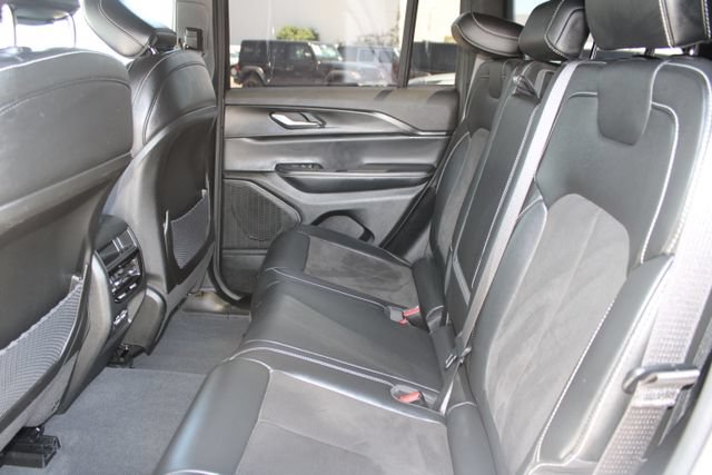 Used 2023 Jeep Grand Cherokee Altitude AWD/4WD image 36