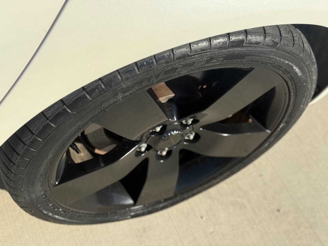 Used 2009 Pontiac G8 GT w/ Premium Package RWD image 3