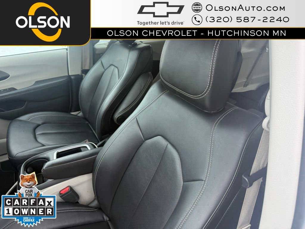 Used 2024 Chrysler Pacifica Touring-L image 9