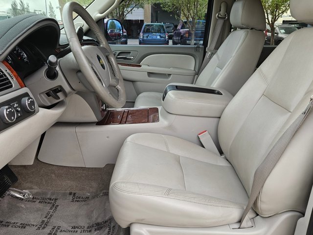 Used 2013 Chevrolet Avalanche LTZ image 17