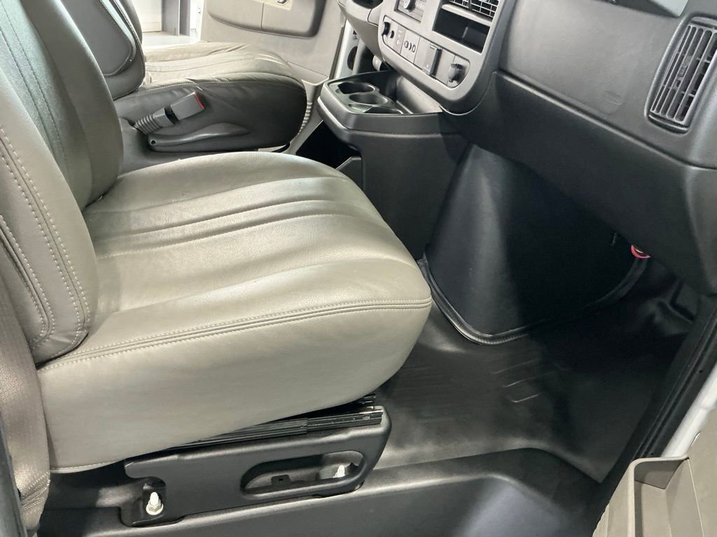 Used 2023 GMC Savana 2500 Extended w/ Driver Convenience Package image 8