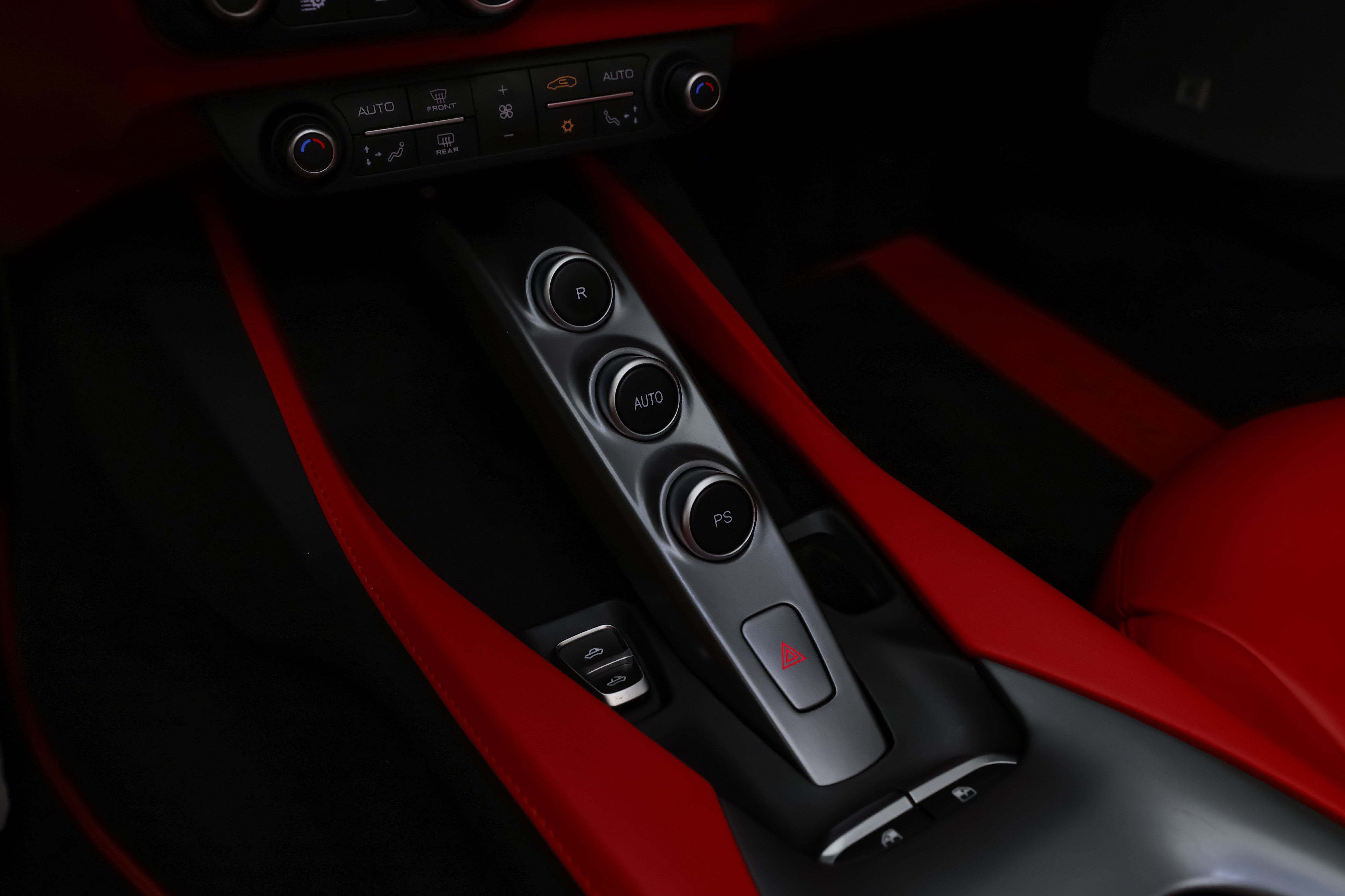 Used 2019 Ferrari Portofino RWD image 34