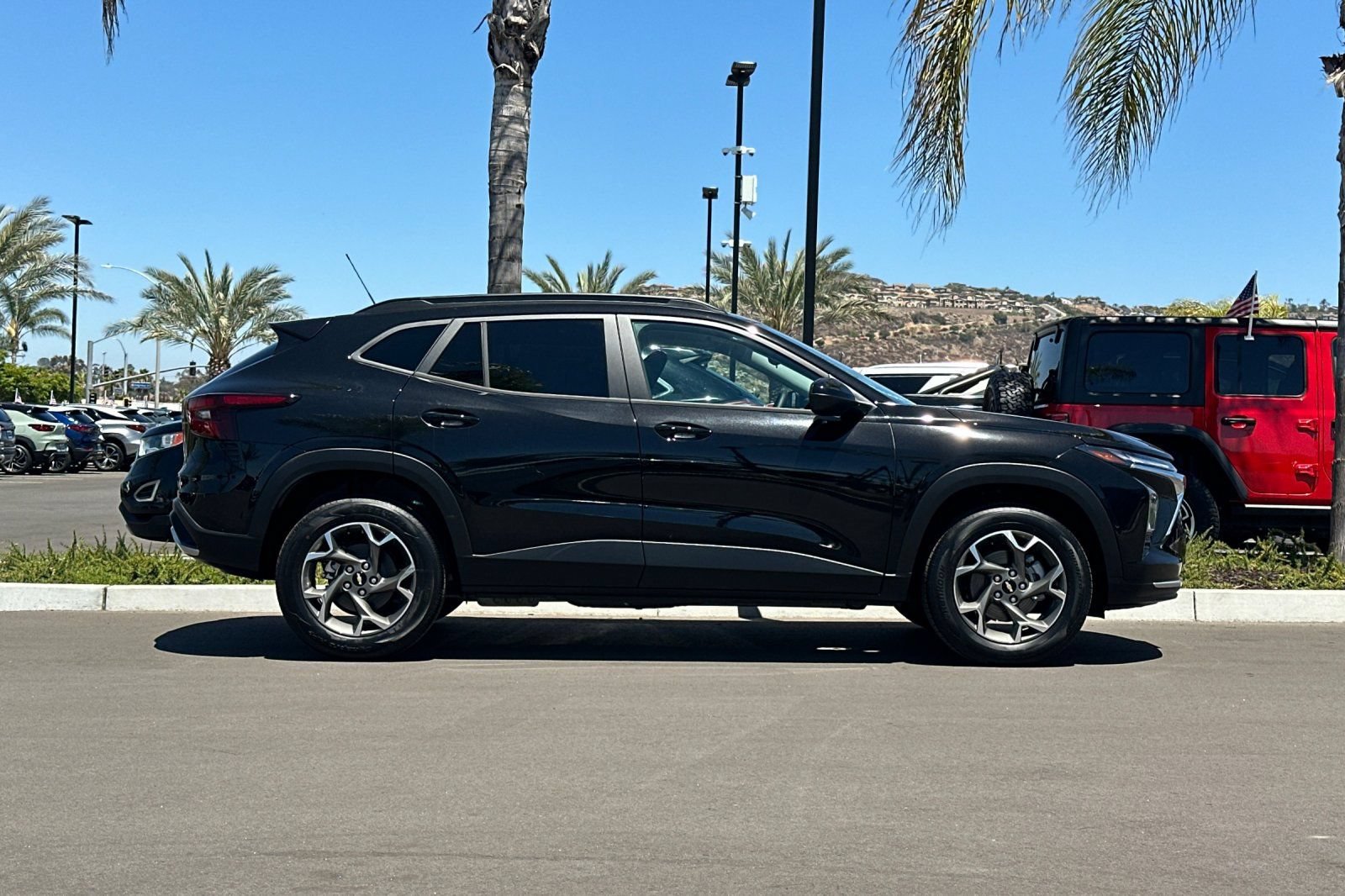 New 2026 Chevrolet Trax LT w/ LT Convenience Package FWD image 3