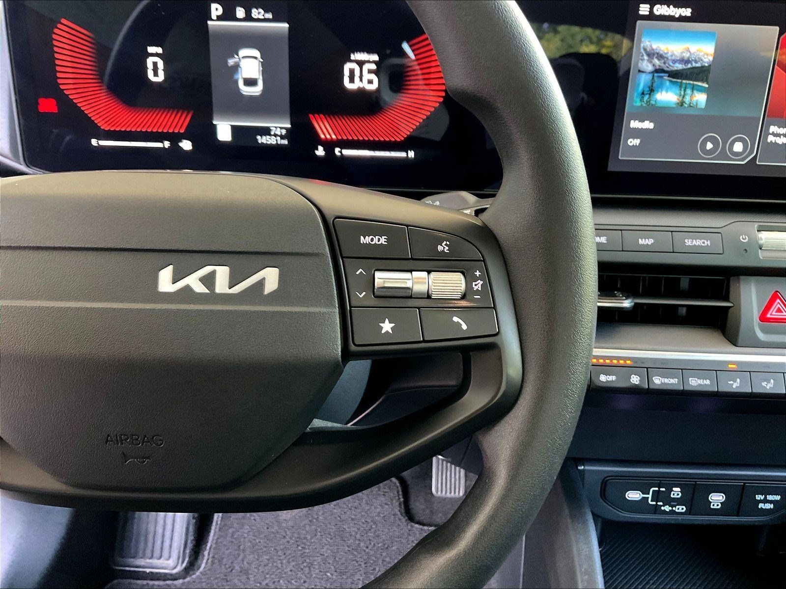 Used 2025 Kia K4 FWD image 12