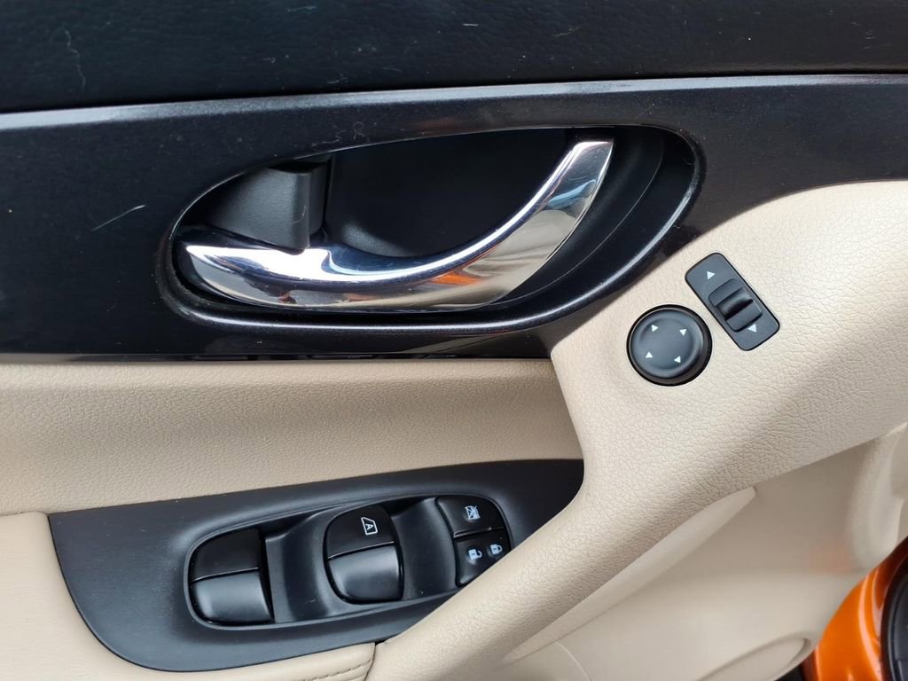 Used 2017 Nissan Rogue S AWD/4WD image 17