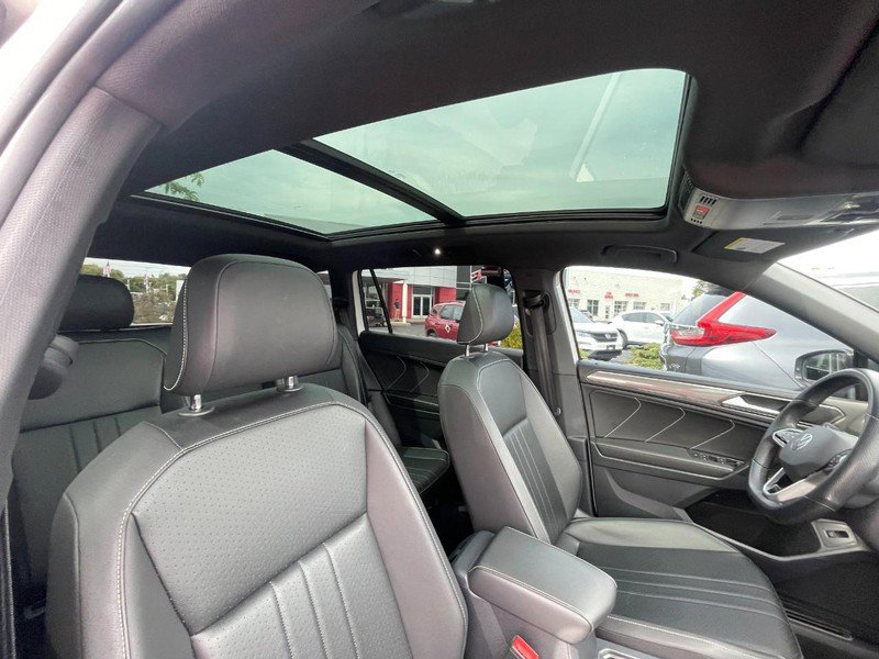 Used 2022 Volkswagen Tiguan SE R-Line AWD/4WD image 3