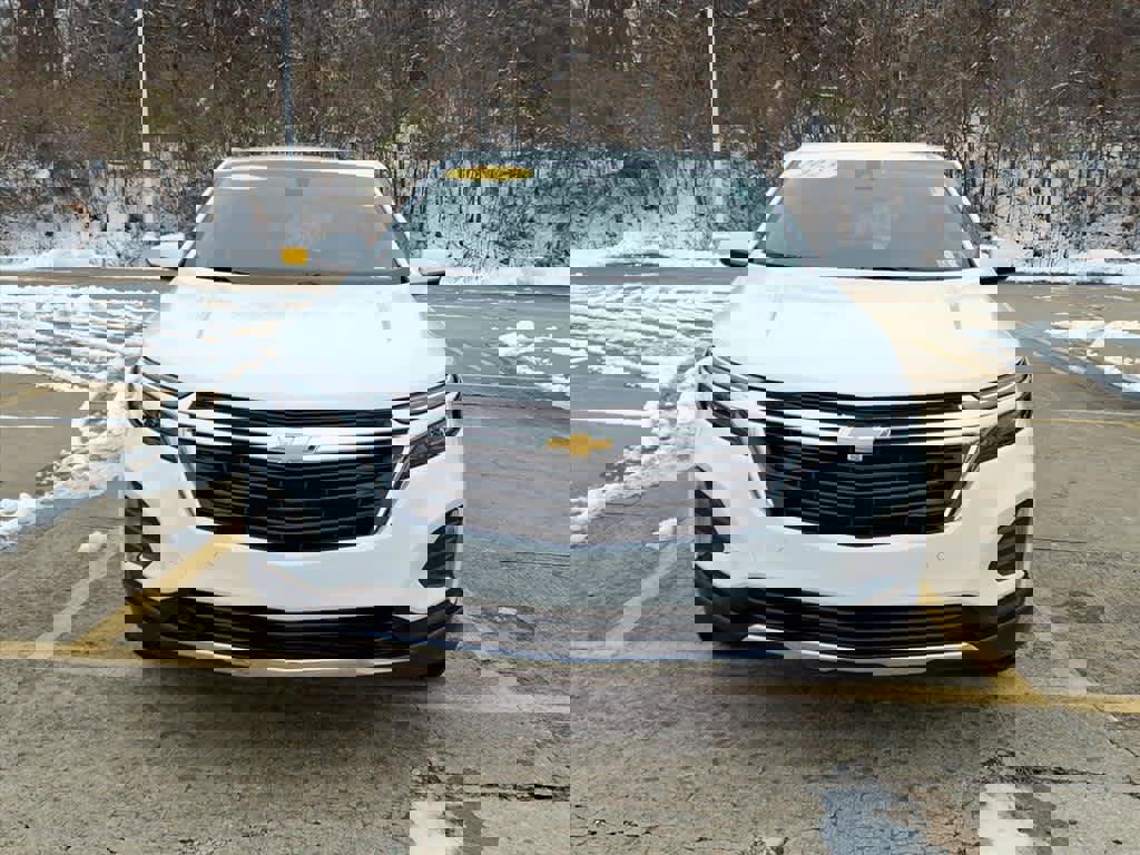 Used 2023 Chevrolet Equinox LT image 3