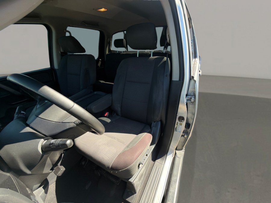 Used 2011 Nissan Titan SV w/ SV Premium Utility Pkg RWD image 11