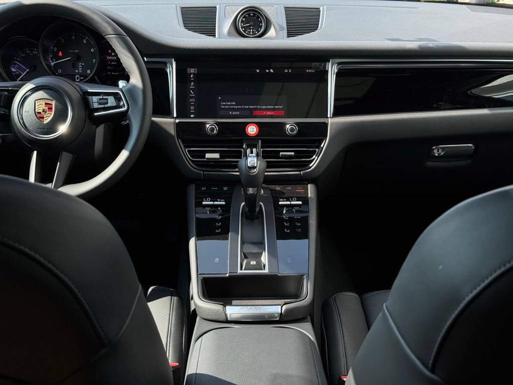 Certified 2025 Porsche Macan AWD/4WD image 35