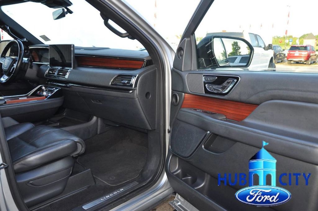 Used 2023 Lincoln Navigator Reserve image 17