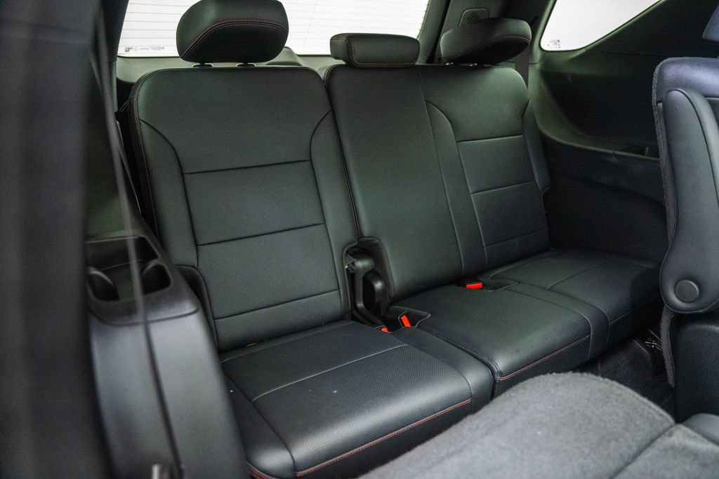 Used 2024 Chevrolet Traverse RS FWD image 36