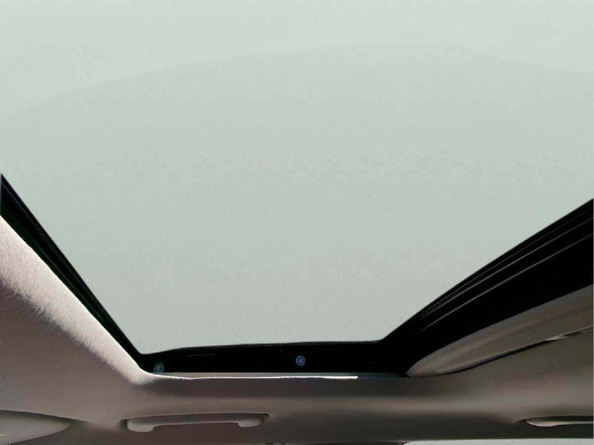 Used 2025 Hyundai Venue SEL FWD image 15