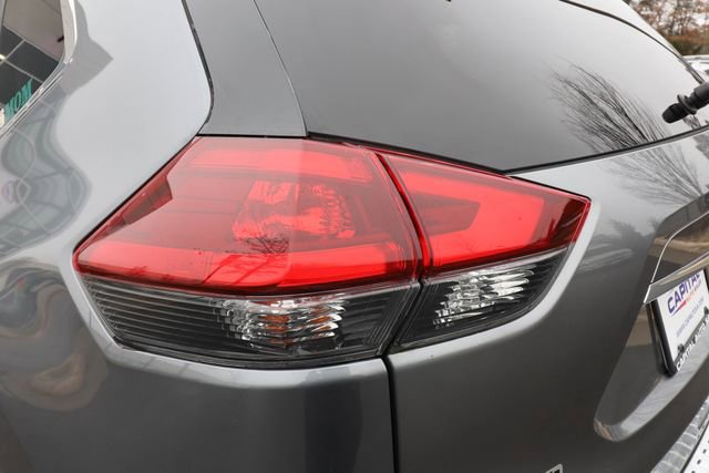 Used 2018 Nissan Rogue SL w/ Premium Package image 18