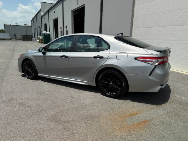 Used 2020 Toyota Camry SE FWD image 4