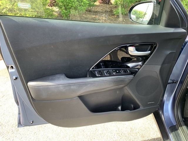 Used 2022 Kia Niro Touring Special Edition FWD image 17