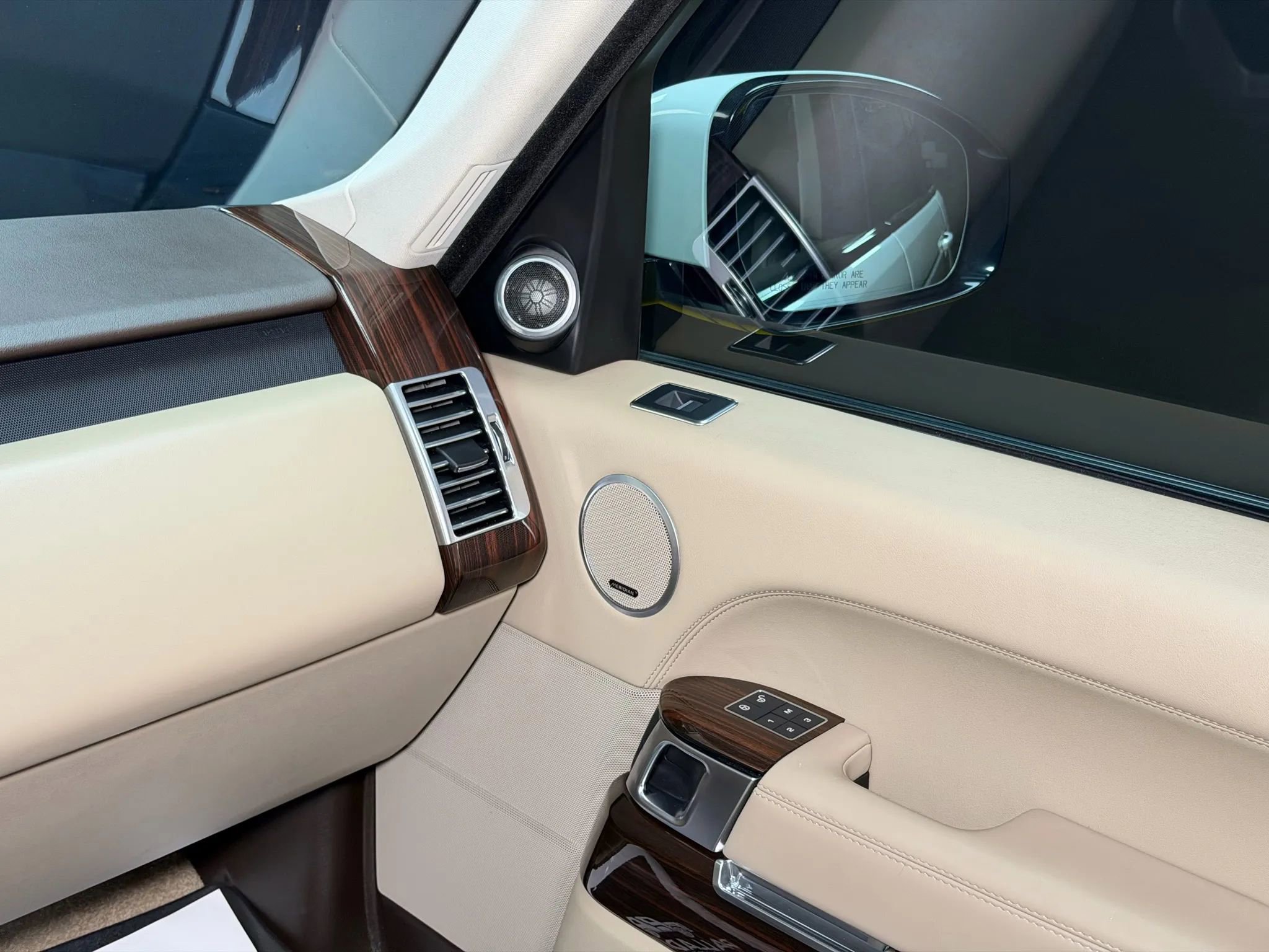 Used 2016 Land Rover Range Rover HSE image 27