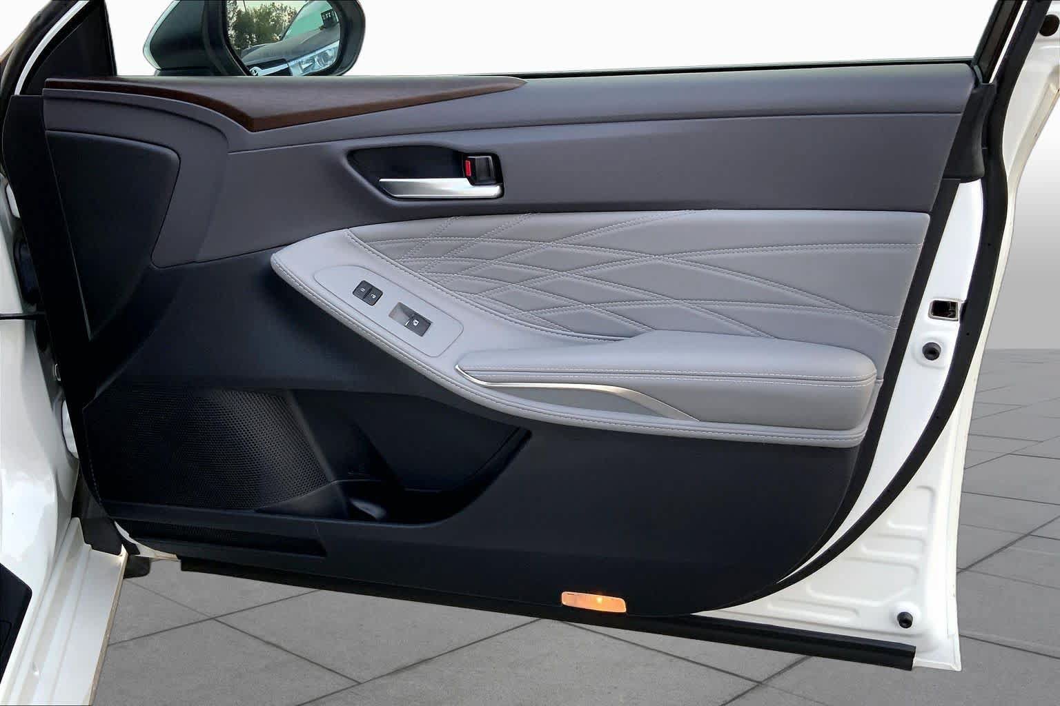 Used 2020 Toyota Avalon Limited w/ Advanced Safety Package FWD image 23