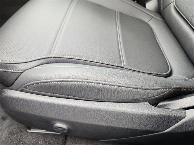 Used 2025 Mercedes-Benz C 300 4MATIC Sedan image 9