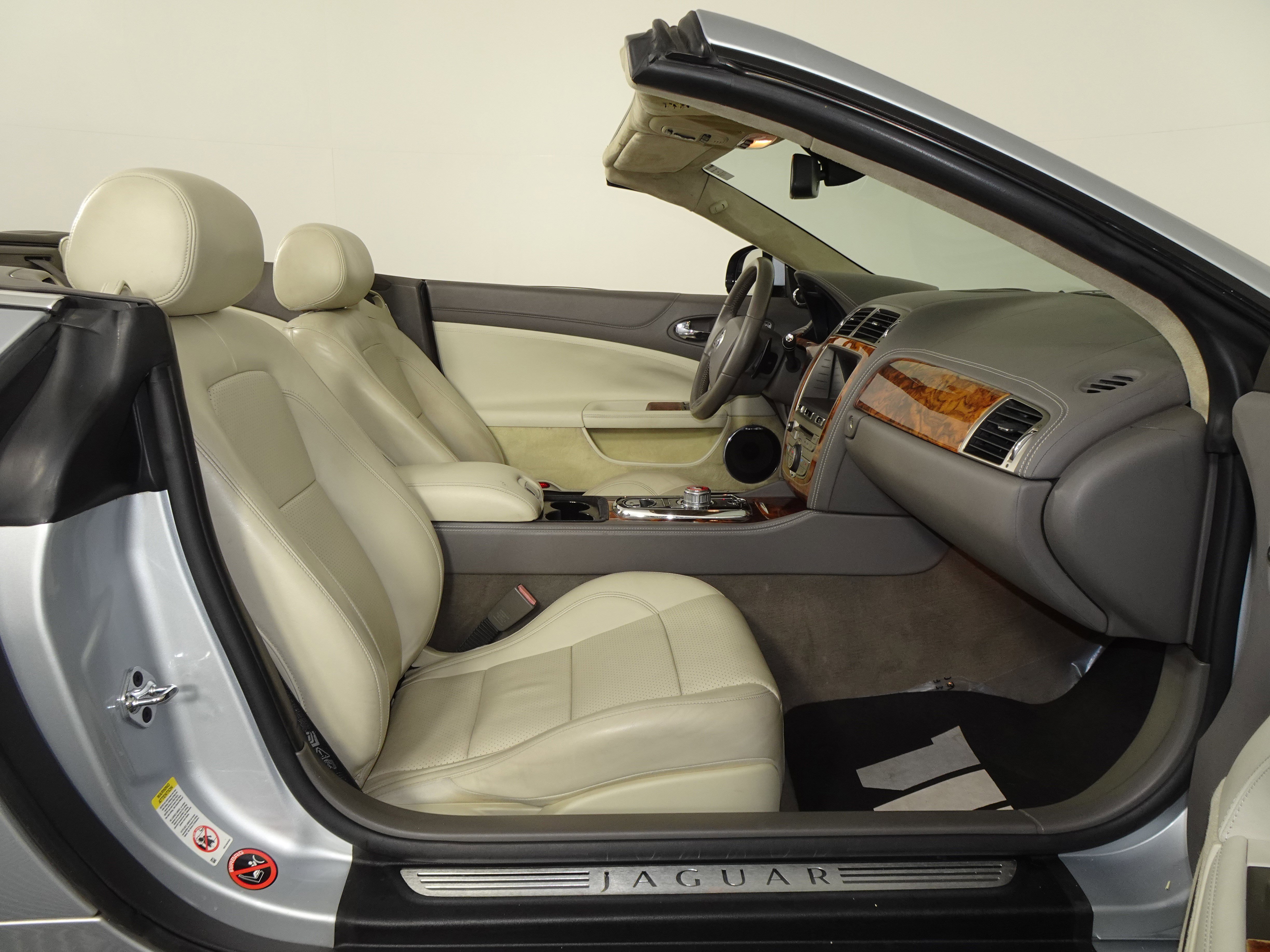 Used 2010 Jaguar XK Convertible image 31