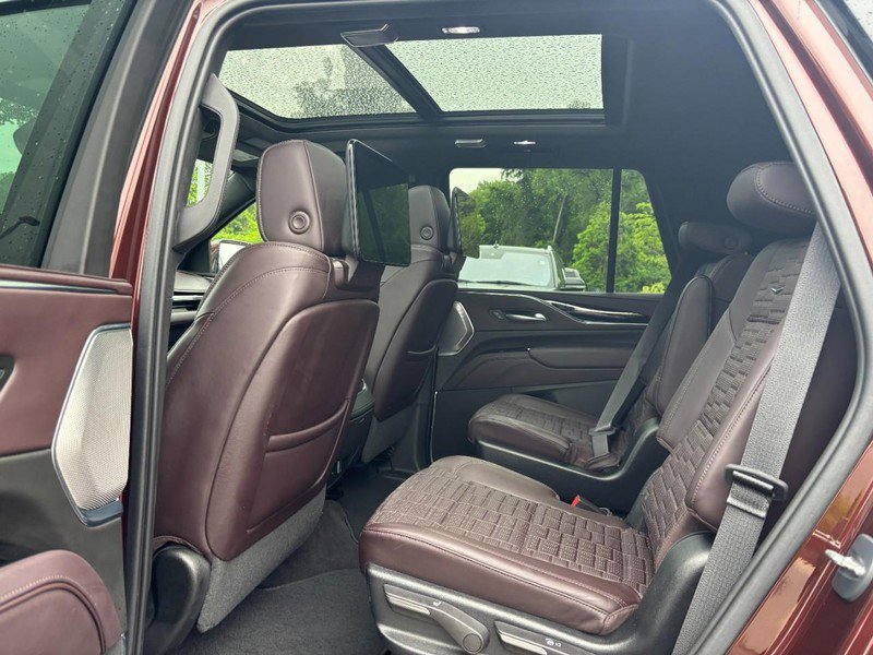 Used 2023 Cadillac Escalade Premium Luxury Platinum AWD/4WD image 11