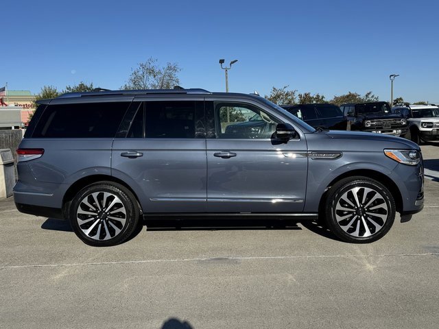 Used 2022 Lincoln Navigator Reserve image 7