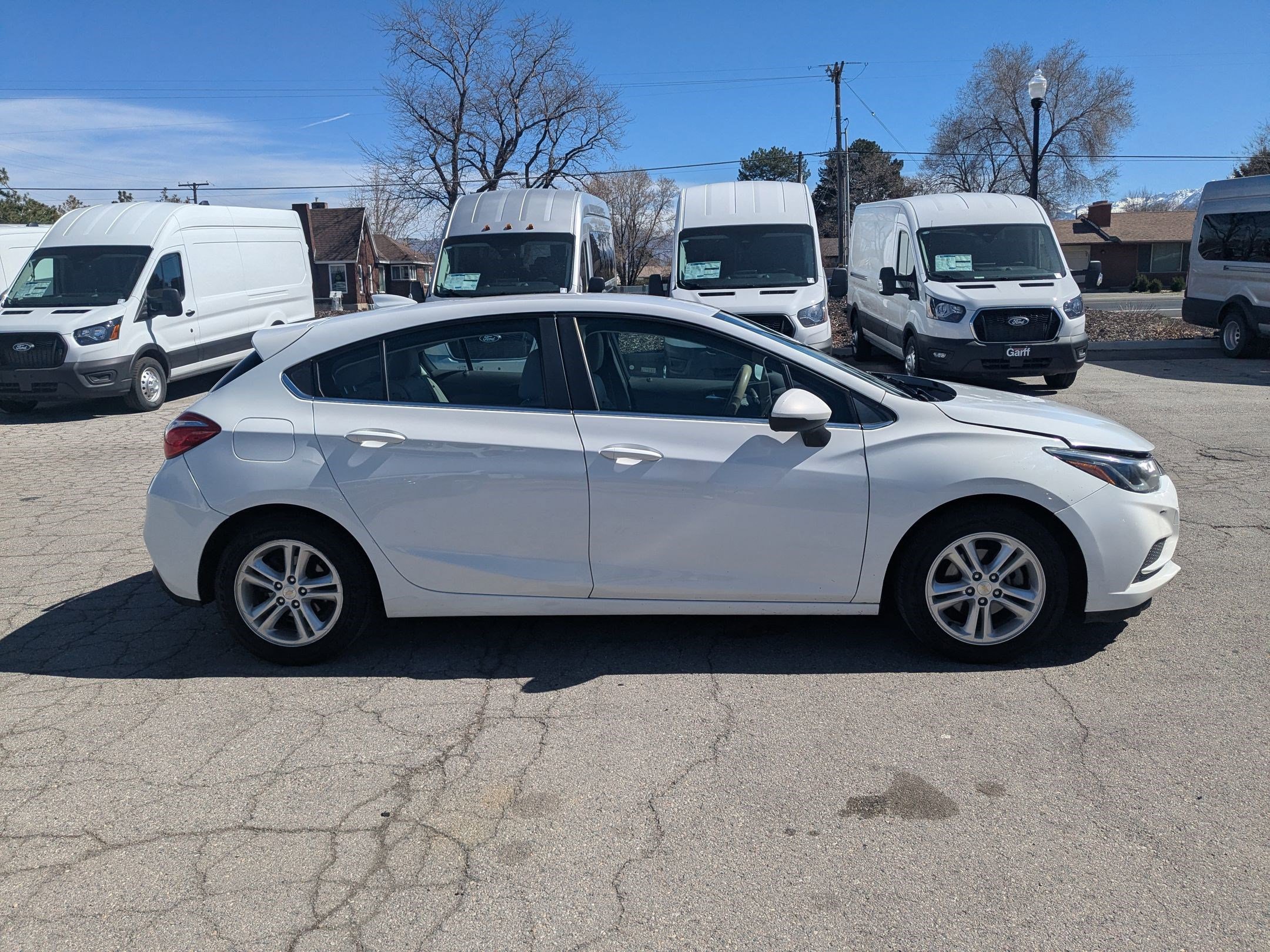 Used 2017 Chevrolet Cruze LT image 2