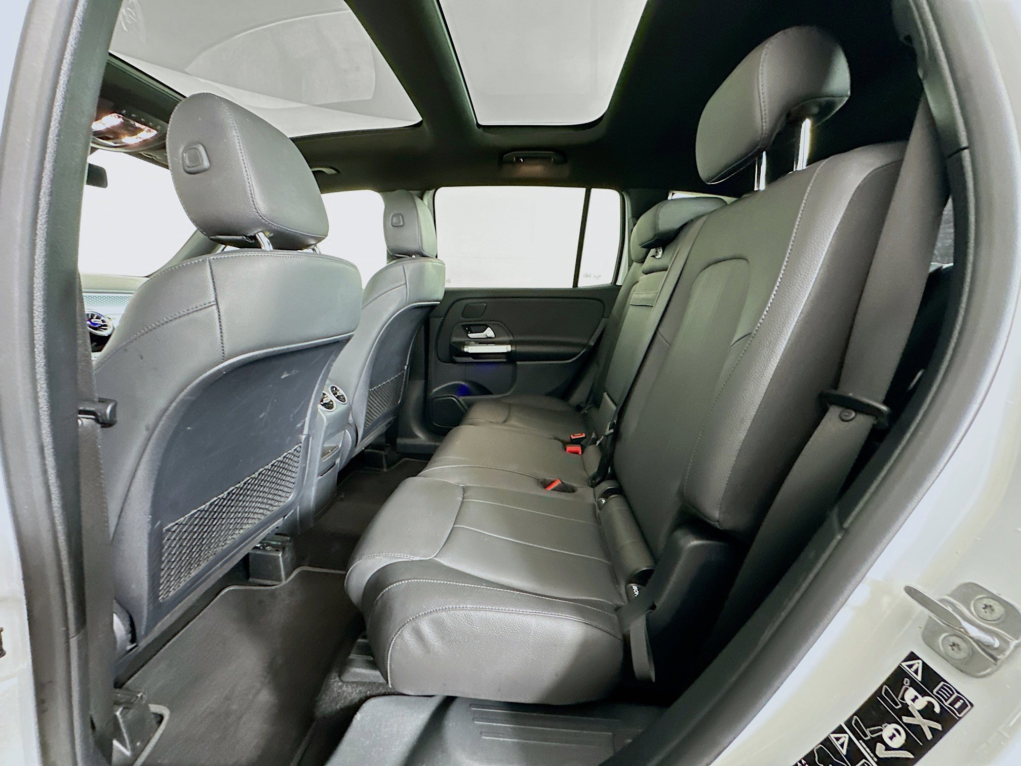 Used 2024 Mercedes-Benz GLB 250 4MATIC image 28