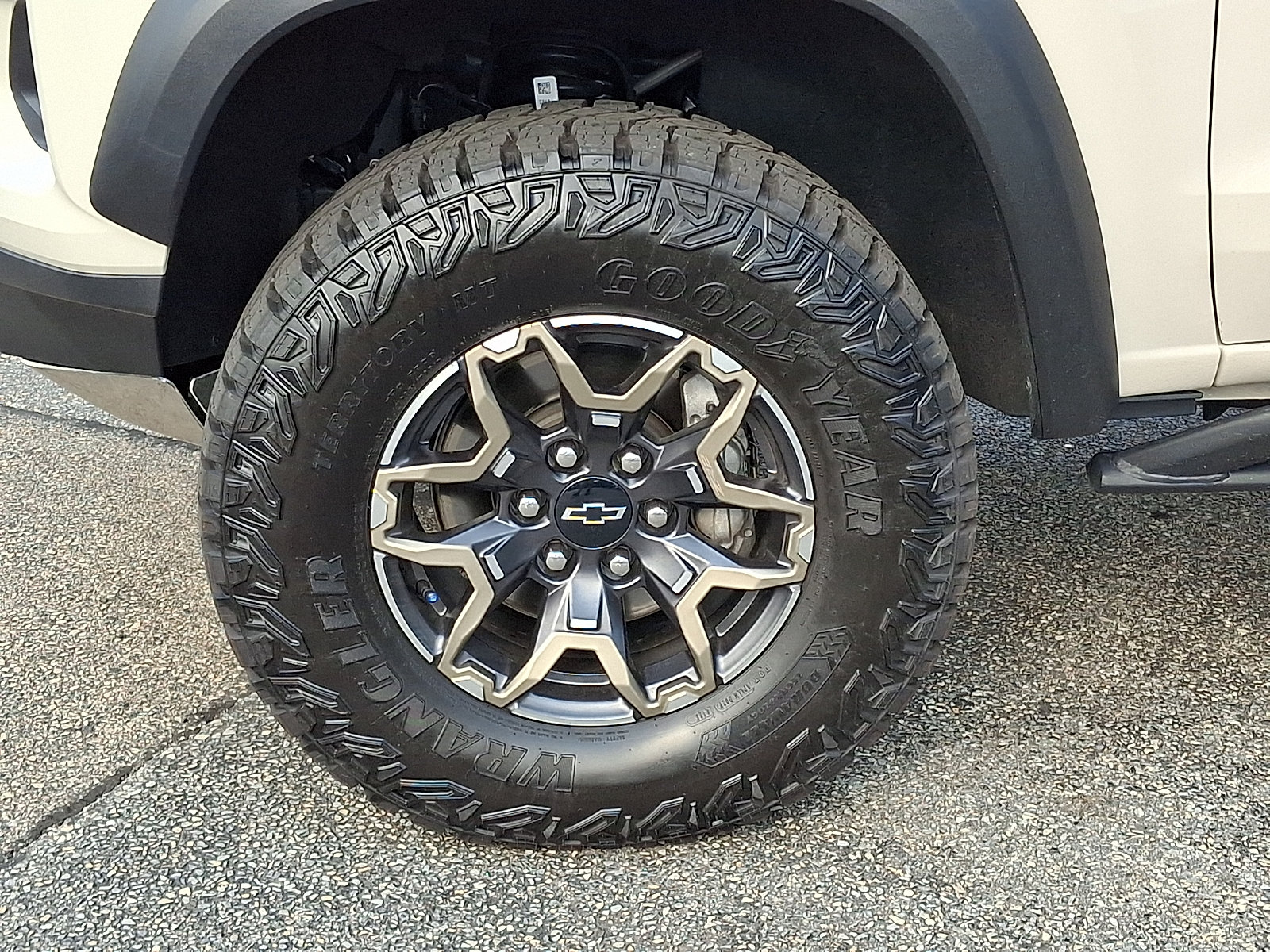 Certified 2026 Chevrolet Colorado ZR2 w/ Technology Package AWD/4WD image 9