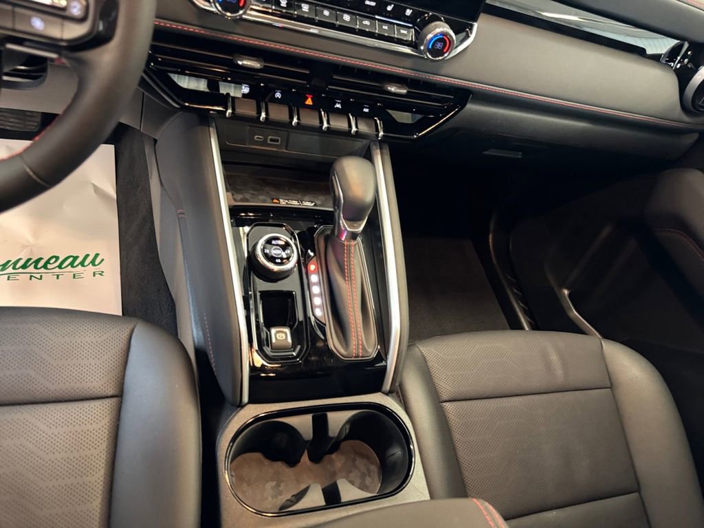 Used 2025 Chevrolet Colorado Z71 w/ Technology Package image 15