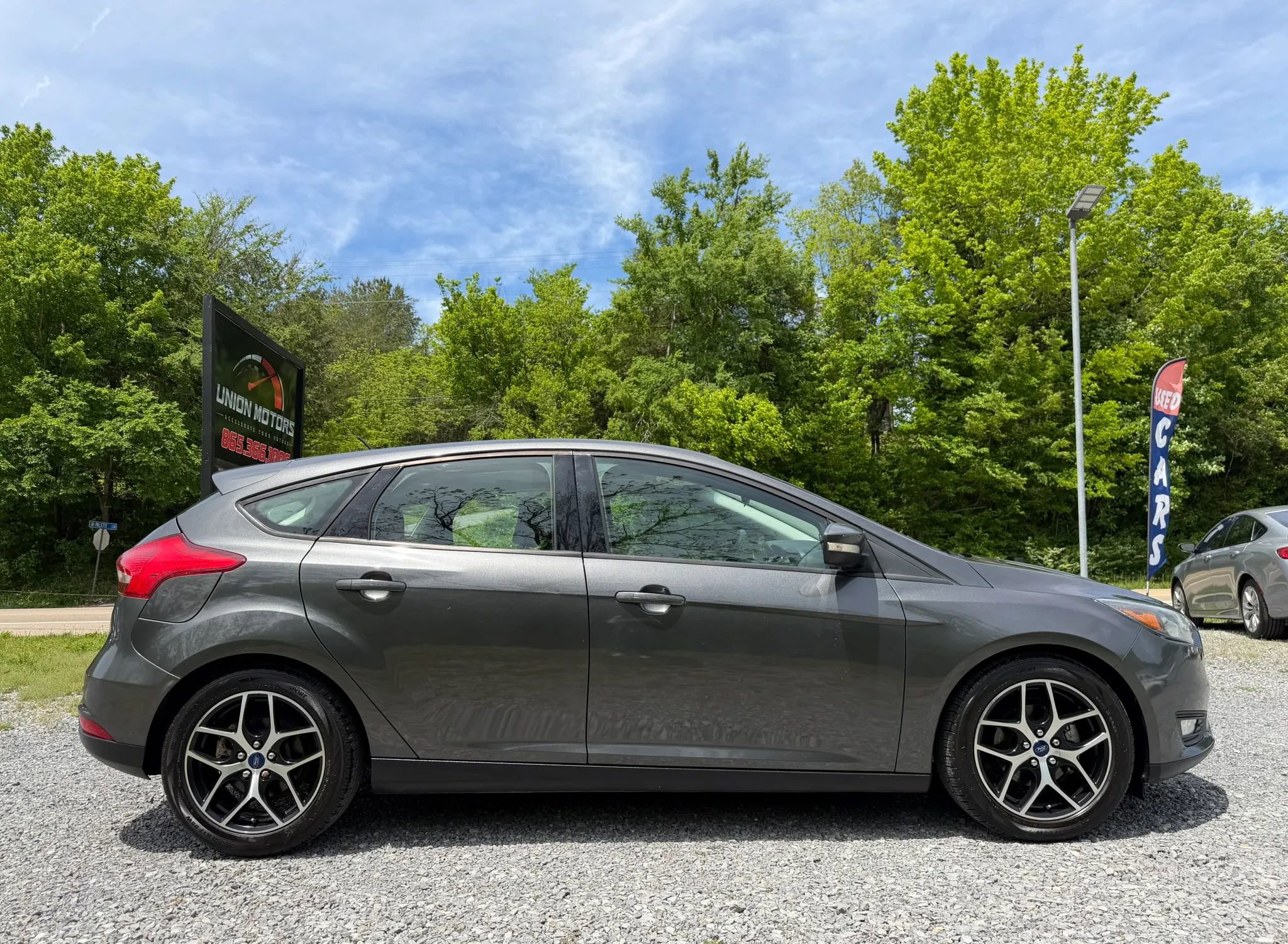 Used 2017 Ford Focus SEL w/ Cold Weather Package FWD image 7