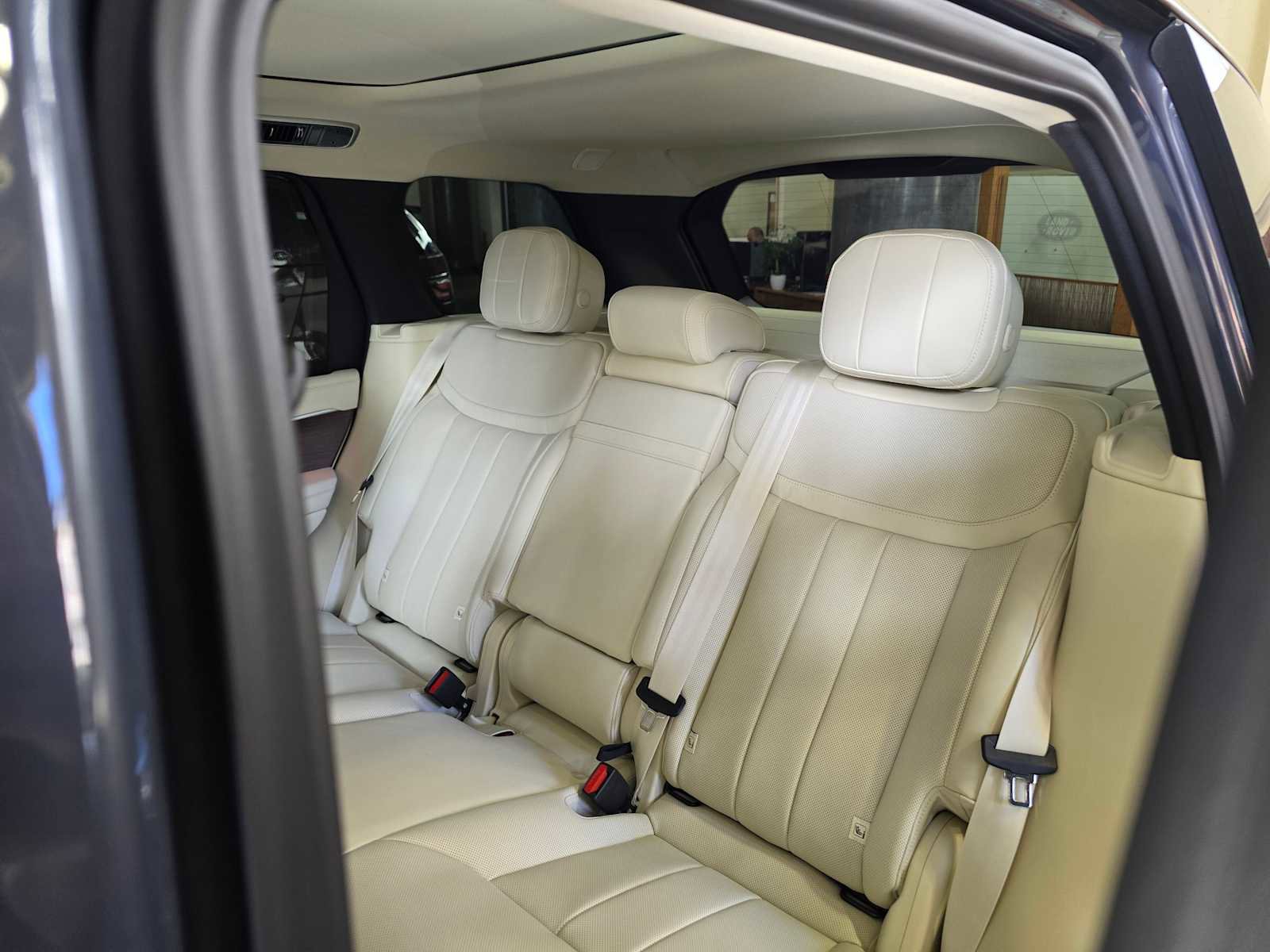 New 2026 Land Rover Range Rover SE image 19