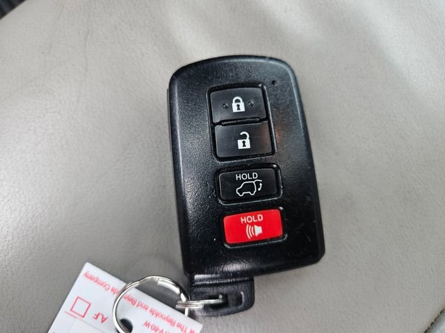 Used 2019 Toyota Highlander XLE FWD image 30